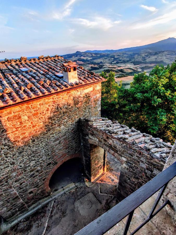 Historic 14Th Century Palazzo Apartments Sarteano Buitenkant foto