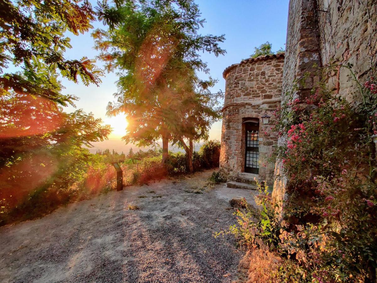 Historic 14Th Century Palazzo Apartments Sarteano Buitenkant foto