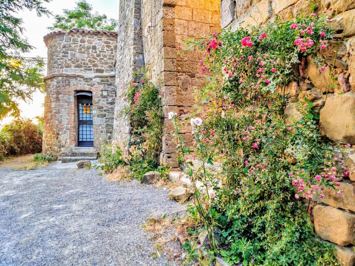 Historic 14Th Century Palazzo Apartments Sarteano Buitenkant foto