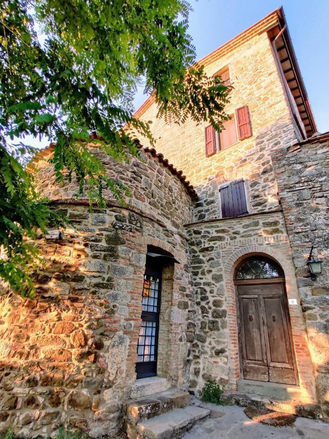 Historic 14Th Century Palazzo Apartments Sarteano Buitenkant foto